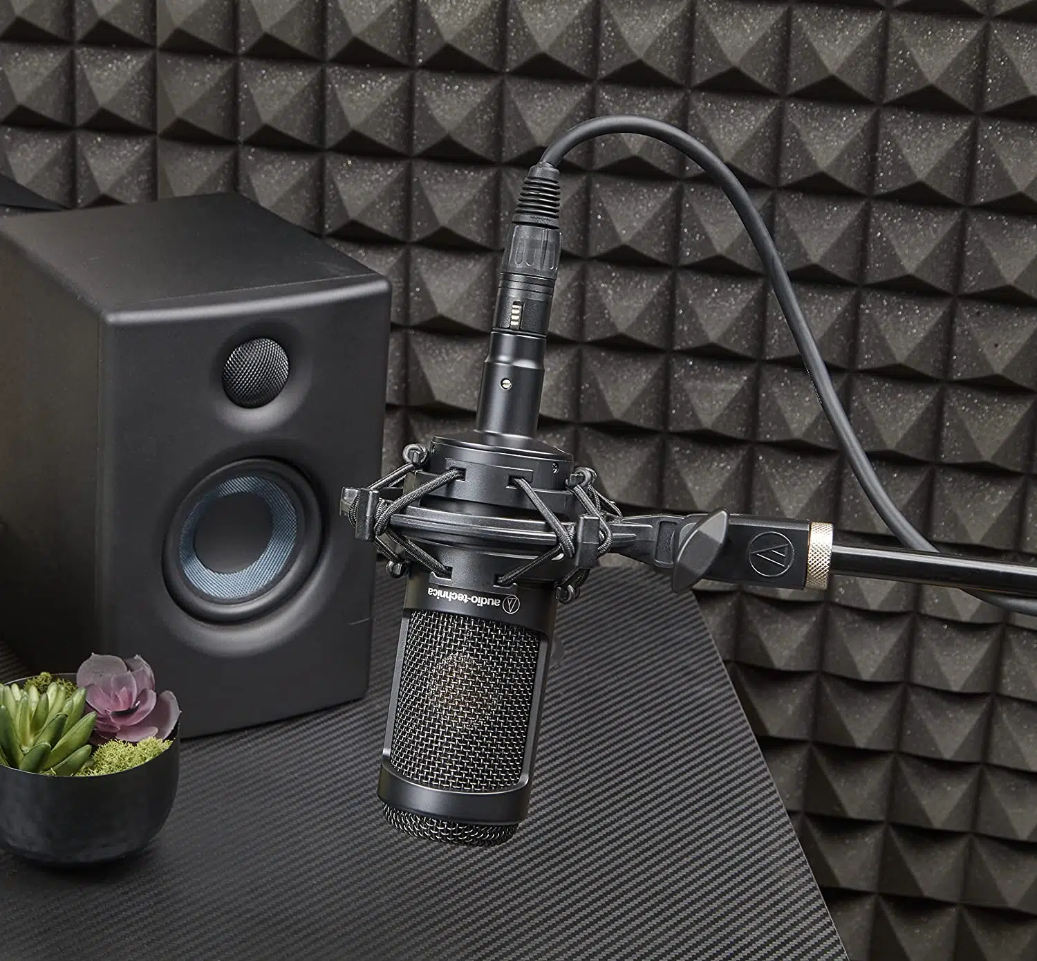 Audio-Technica AT2035 Professional Cardioid Condenser Microphone - Image 5